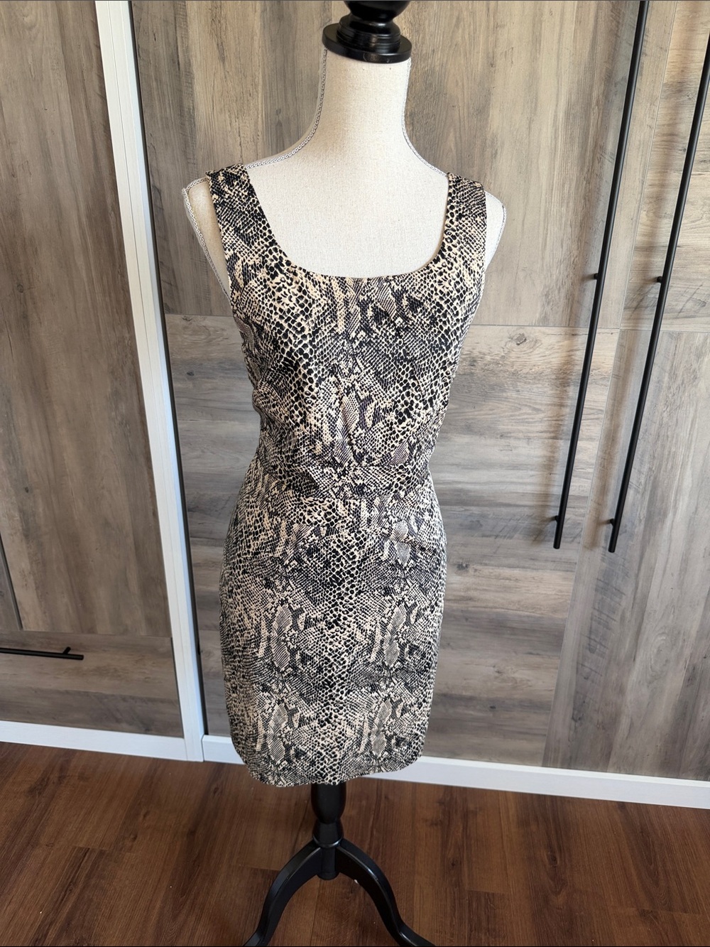 Michael Kors Sleeveless Snake-Print Mini Dress in Beige and Black
Size 8